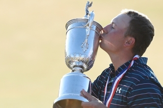 Jordan Spieth kisses the US Open trophy after a remarkable finish to the tournament.