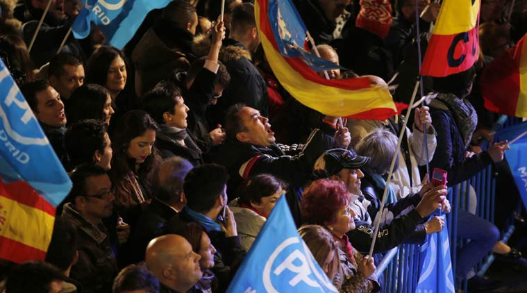 Popular Party supporters shout slogans outside the party's headquarters following the national elections in Madrid, Sunday, Dec. 20, 2015. (AP Photo)